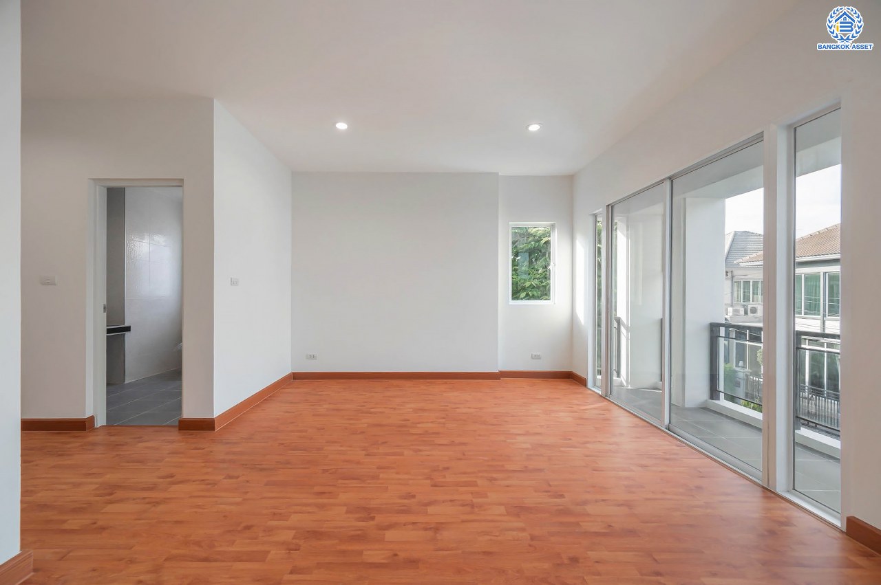 บ้านมือสองตกแต่งใหม่ โครงการ บางกอก บูเลอวาร์ด รามอินทรา แบรนด์ SC Asset เนื้อที่ 55.20 ตร.ว. ฟังก์ชัน 3 ห้องนอน 3 ห้องน้ำ ที่จอดรถ 2 คัน บนทำเลแห่งการเดินทาง เชื่อมต่อถนนรามอินทรา, ถนนรัชดา-รามอินทรา ใกล้จุดขึ้น "ทางด่วนรามอินทรา" รถไฟฟ้าสายสีชมพู "สถานีวงแหวนรามอินทรา" และ ใกล้ห้างแฟชั่น ไอส์แลนด์